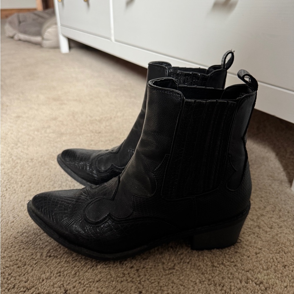 Coconuts by Matisse Black Textured Ankle Boots